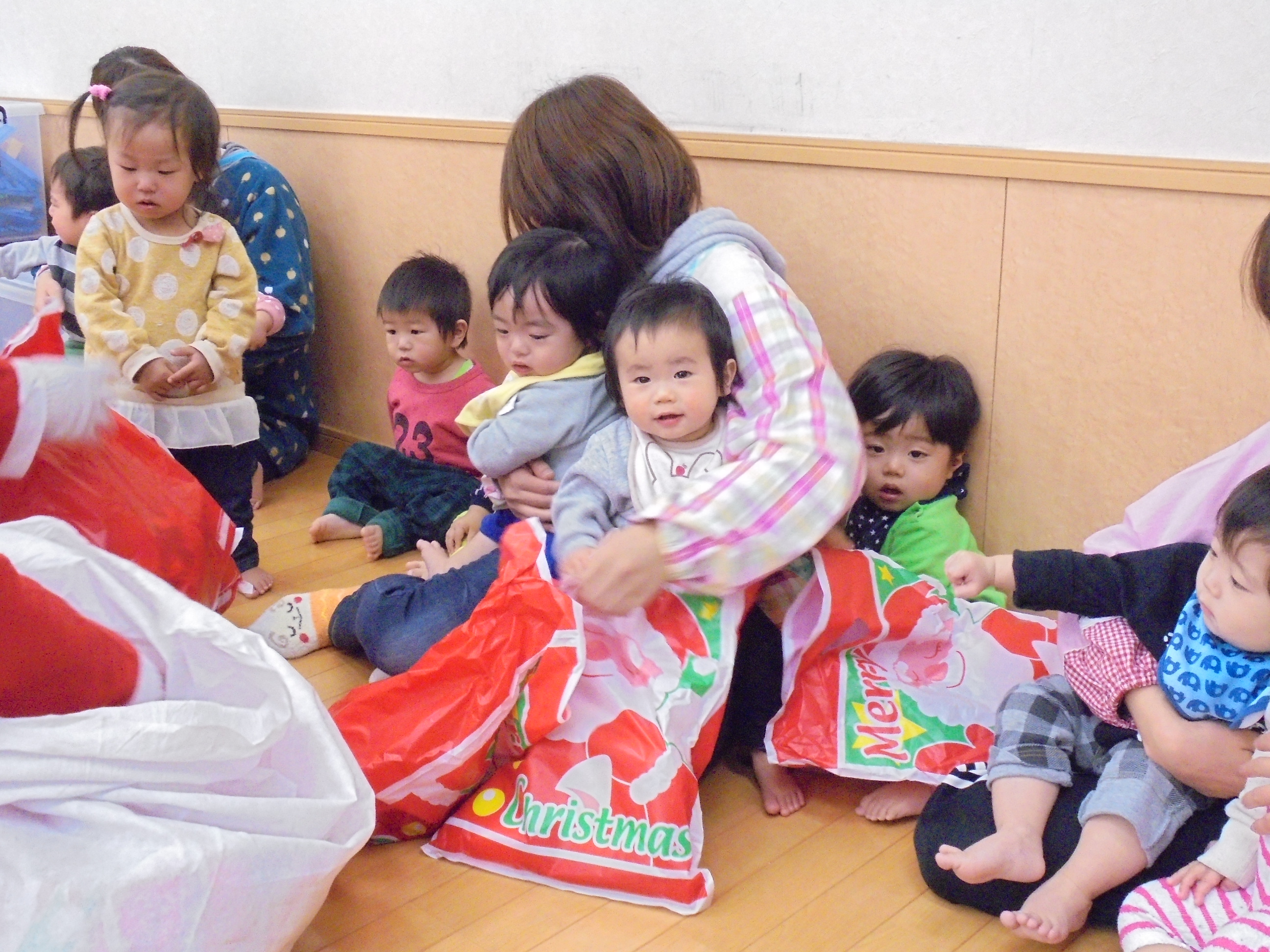 サンタさん プレゼントありがとう ひよこプリスクール 高崎市の幼保連携型認定こども園