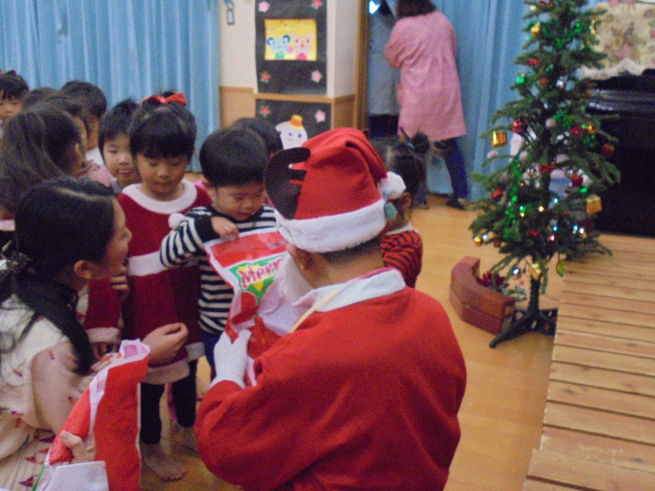 サンタさん プレゼントありがとう ひよこプリスクール 高崎市の幼保連携型認定こども園