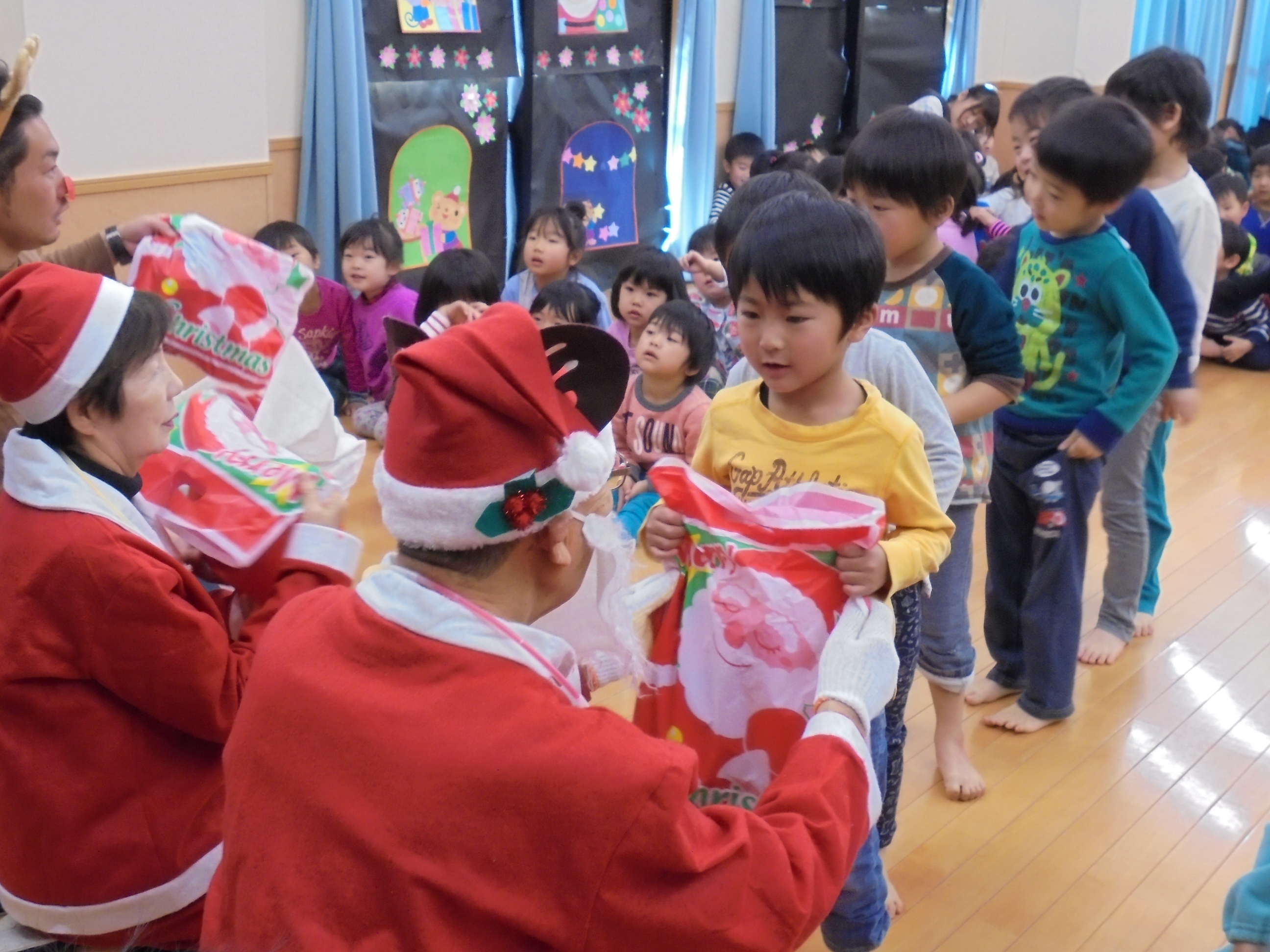 サンタさん プレゼントありがとう ひよこプリスクール 高崎市の幼保連携型認定こども園